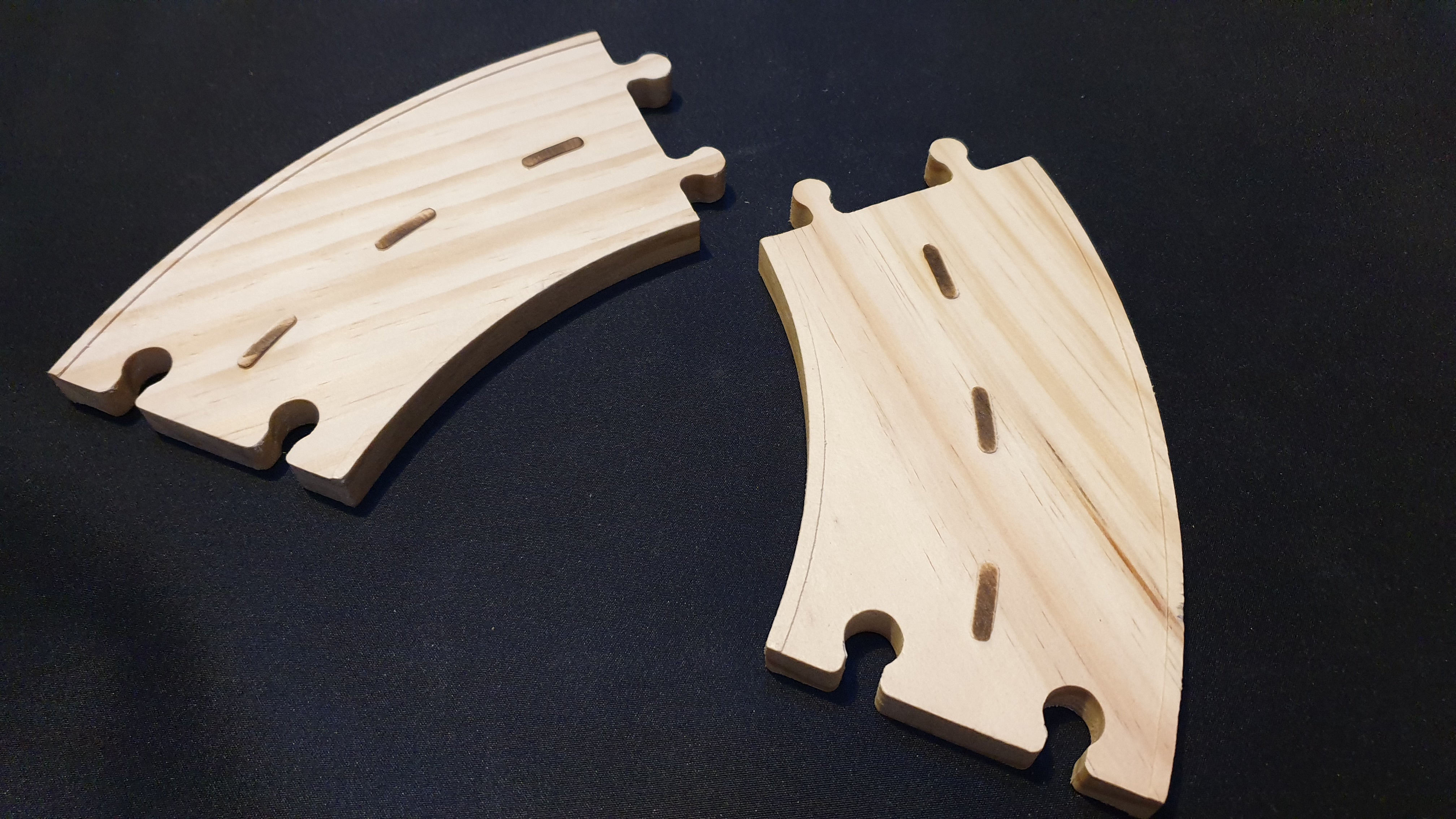 C445 - Corner/Size 4 timber road (Suburbia collection)